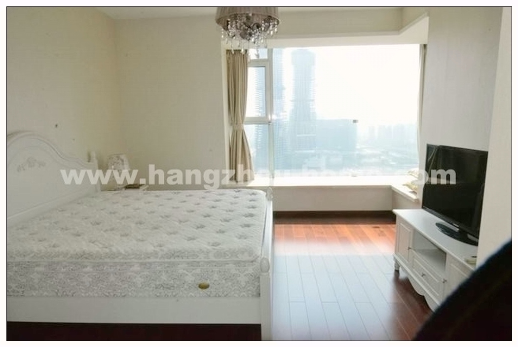 Bedrooms-Master Bedroom