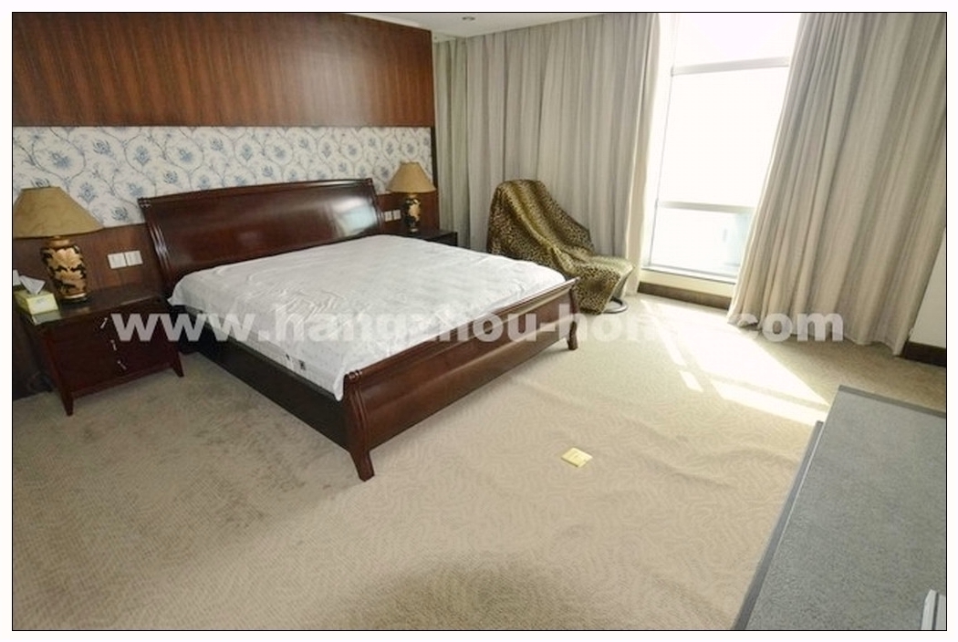 Bedrooms-Master Bedroom