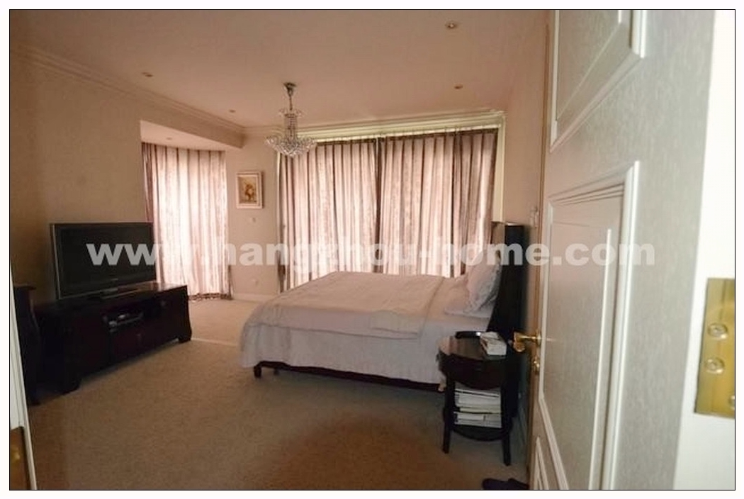 Bedrooms-Master Bedroom