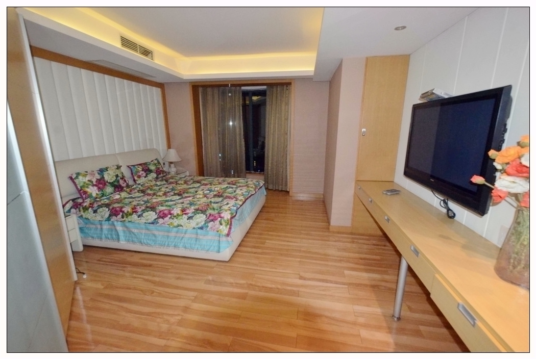 Bedrooms-Master Bedroom