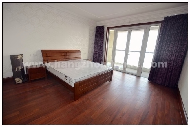 Bedrooms-Master Bedroom