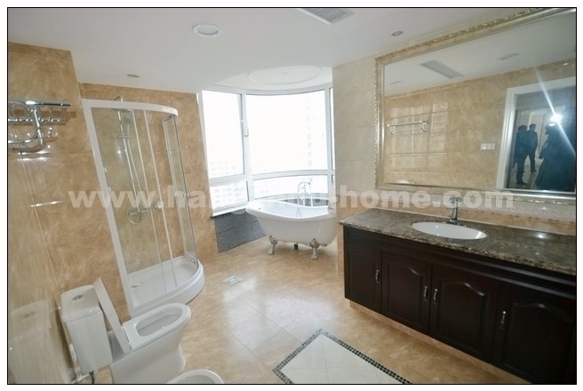 Bathrooms-Master Bathroom