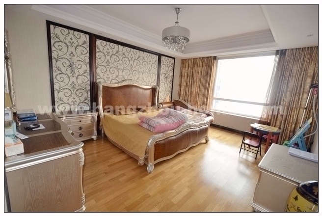 Bedrooms-Master Bedroom