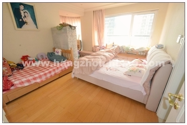 Bedrooms-Master Bedroom