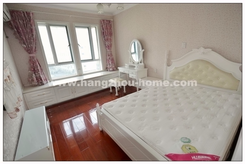 Bedrooms-Master Bedroom