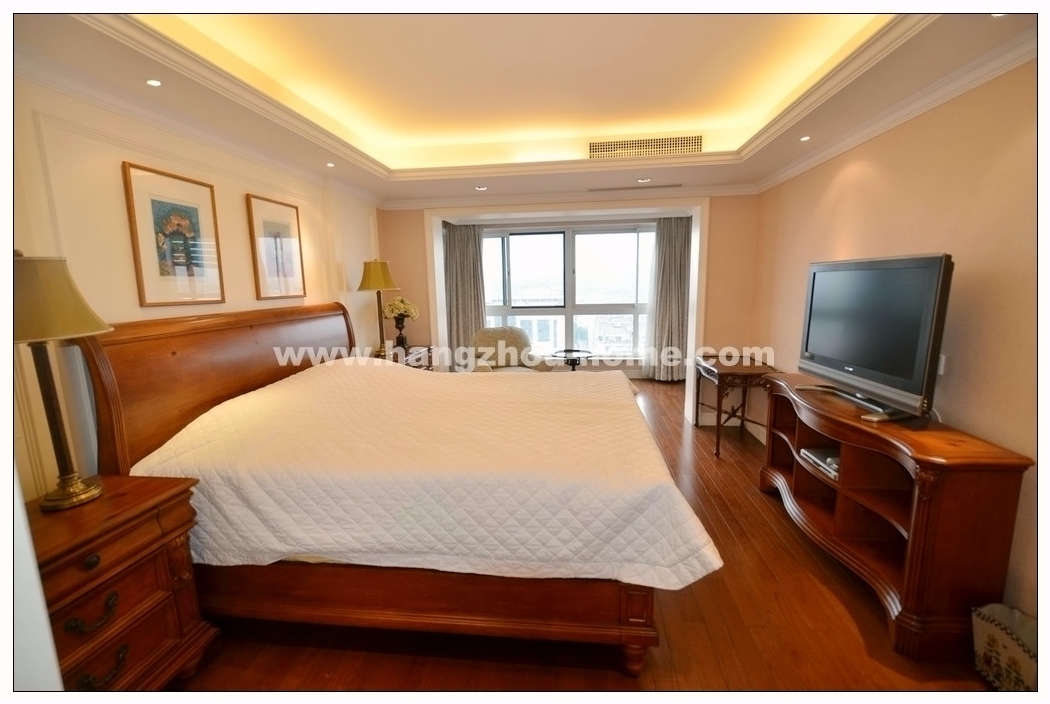Bedrooms-Master Bedroom