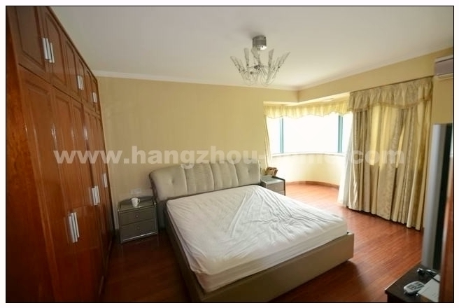 Bedrooms-Master Bedroom