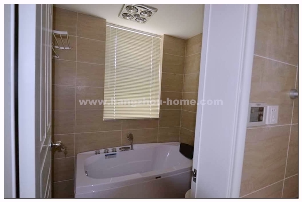 Bathrooms-Master Bathroom