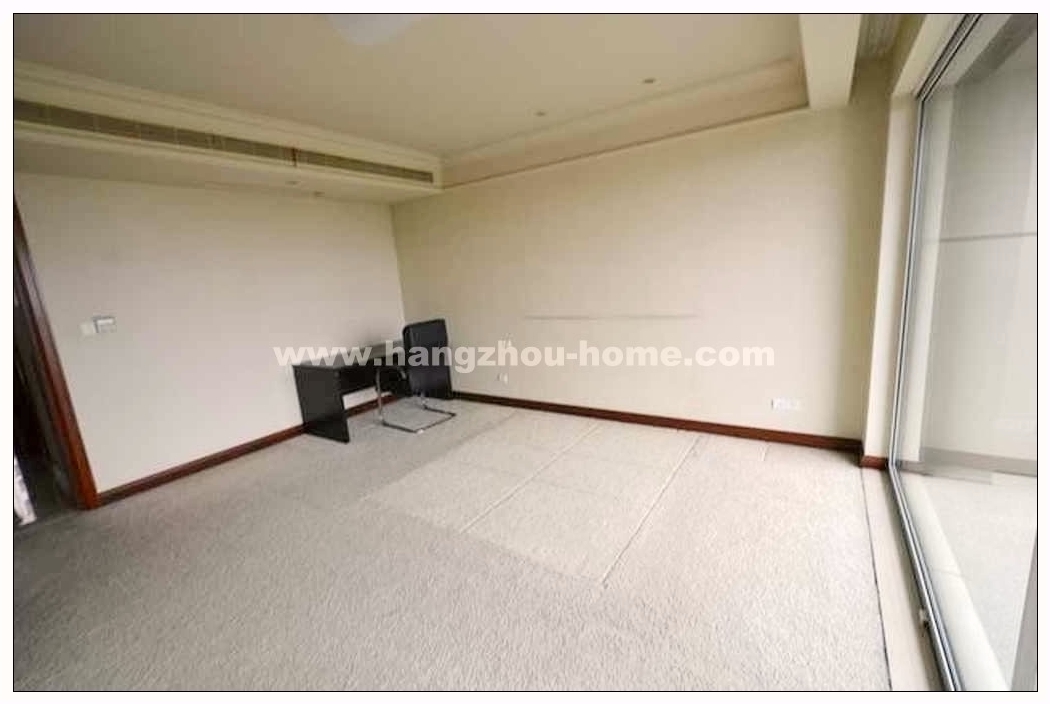 Bedrooms-Master Bedroom
