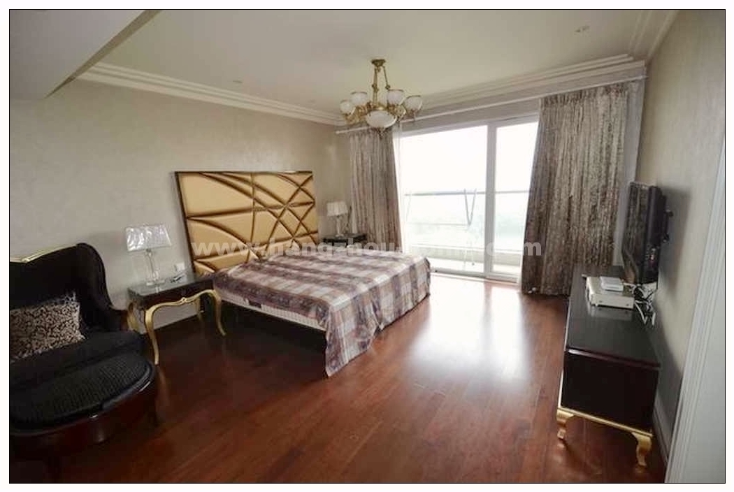 Bedrooms-Master Bedroom