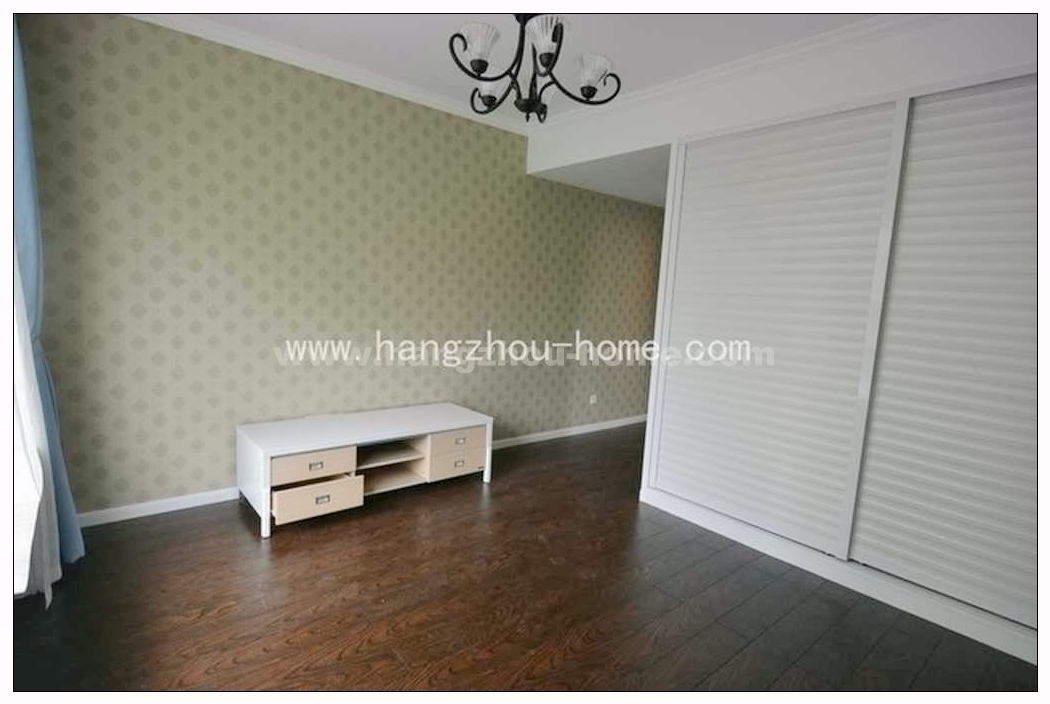 Bedrooms-Master Bedroom