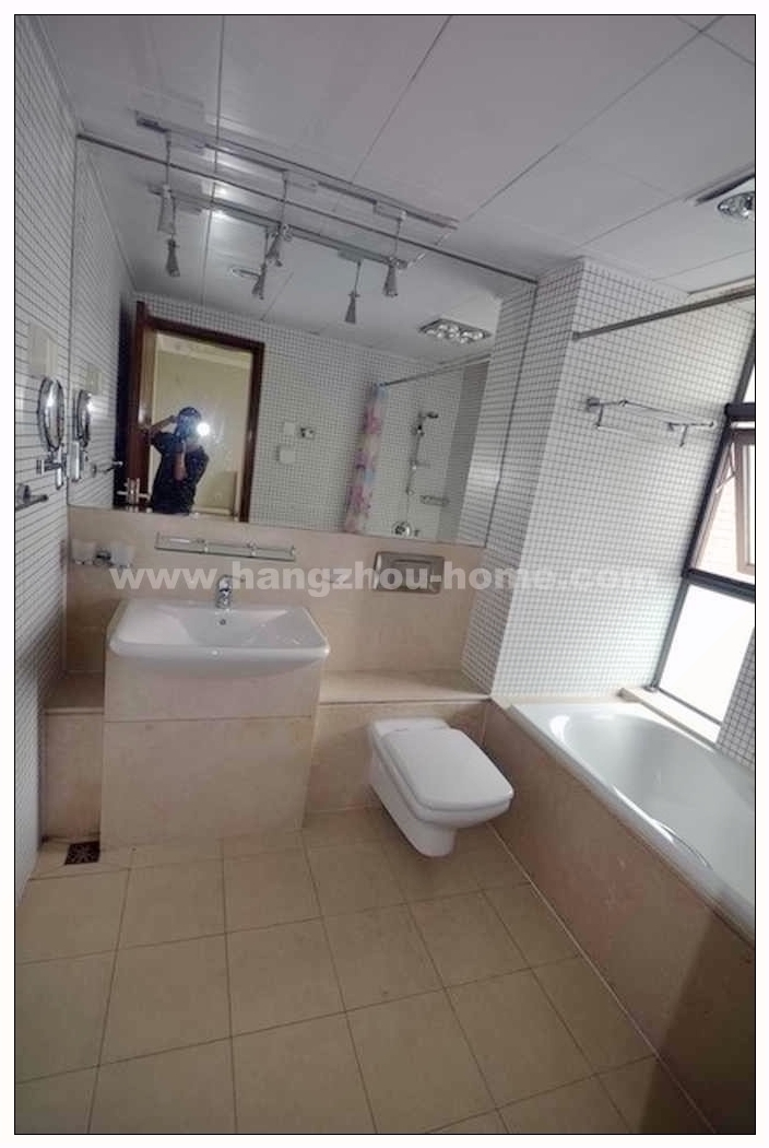 Bathrooms-Master Bathroom