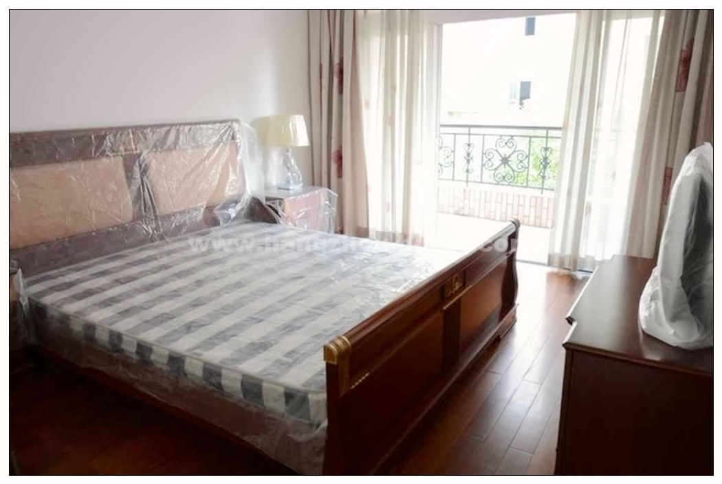 Bedrooms-Master Bedroom
