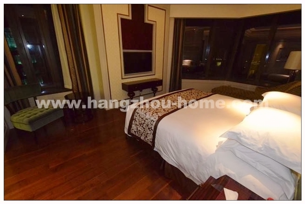 Bedrooms-Master Bedroom