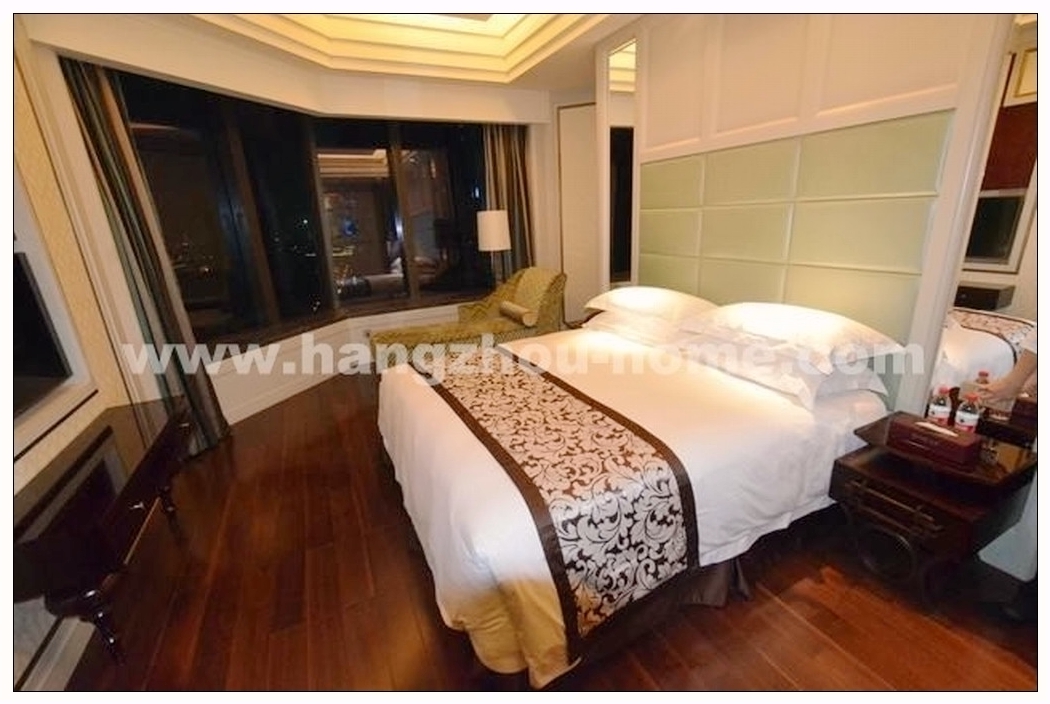 Bedrooms-Master Bedroom