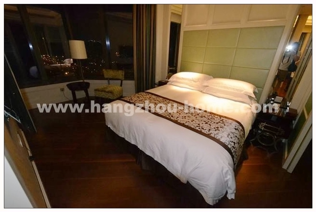 Bedrooms-Master Bedroom