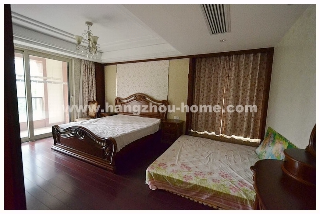 Bedrooms-Master Bedroom