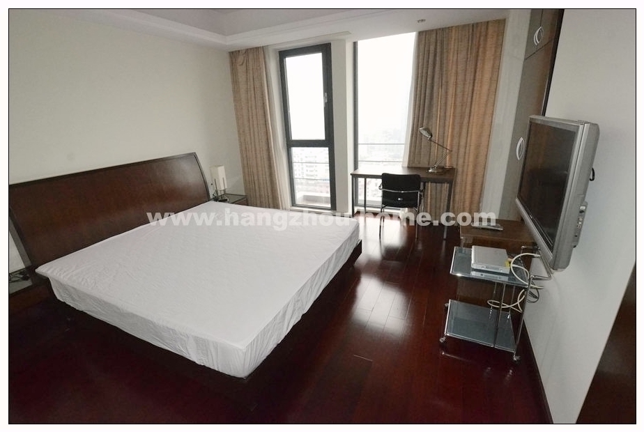 Bedrooms-Master Bedroom