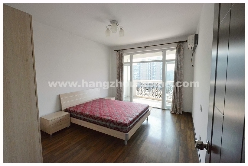 Bedrooms-Master Bedroom
