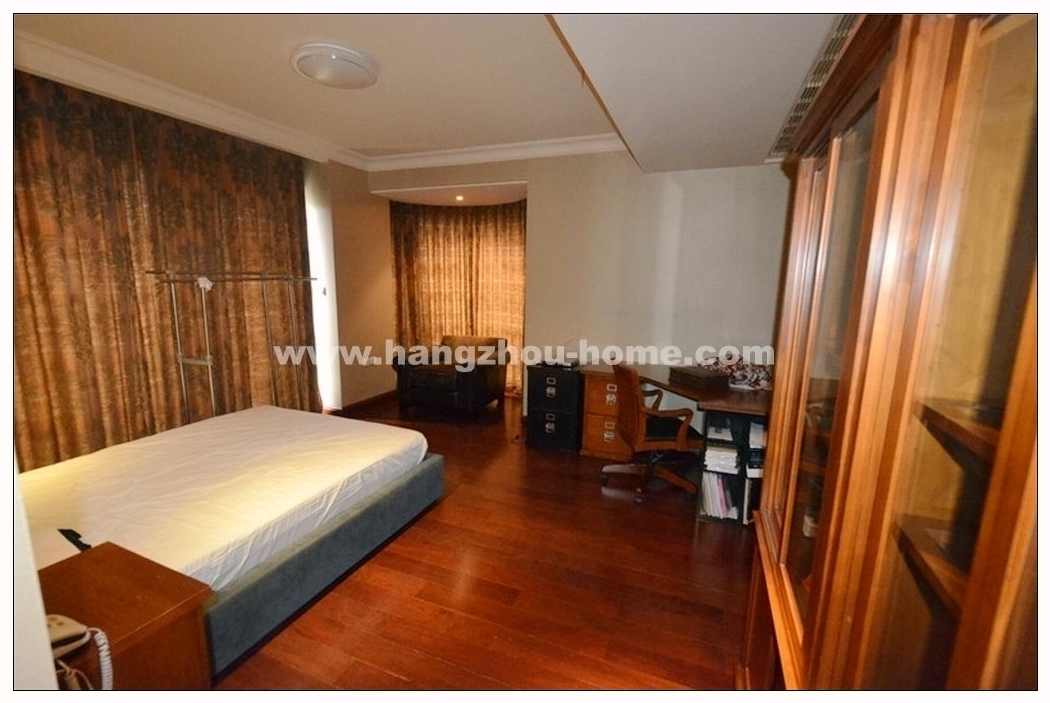 Bedrooms-Master Bedroom