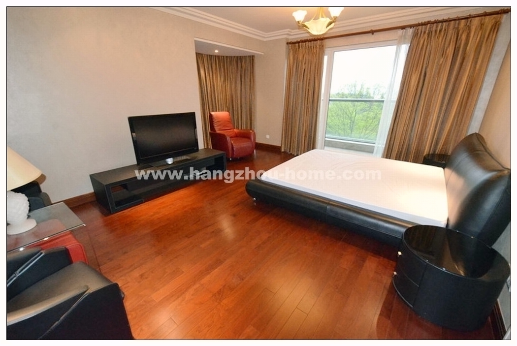 Bedrooms-Master Bedroom