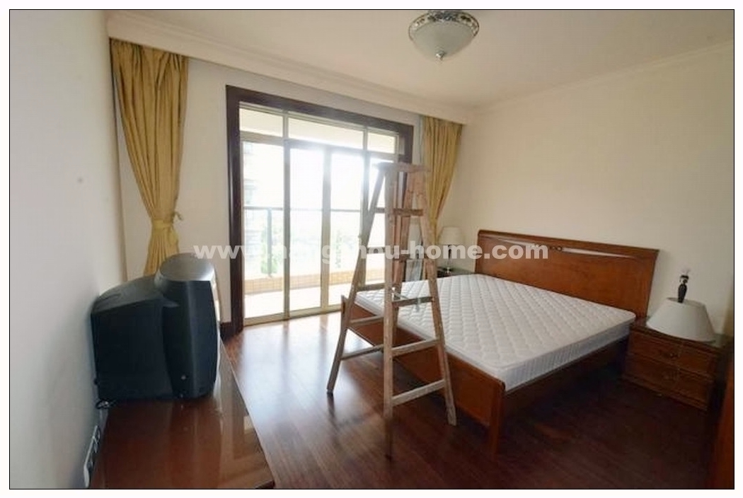 Bedrooms-Master Bedroom