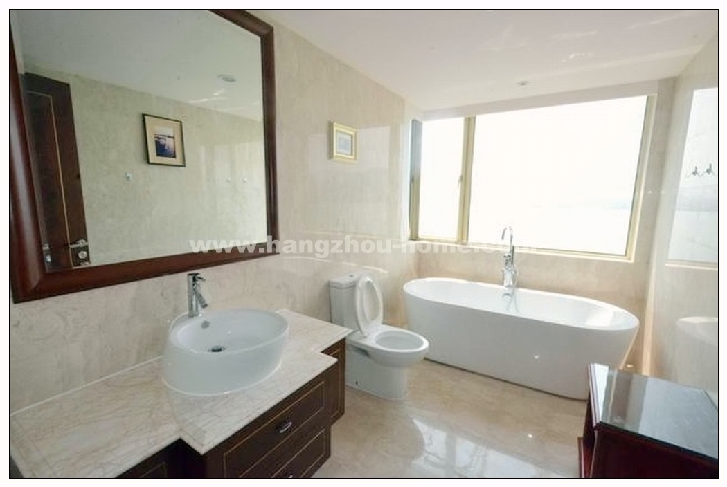 Bathrooms-Master Bathroom