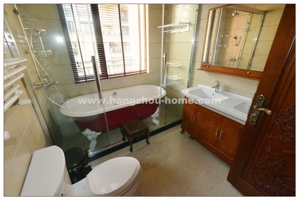 Bathrooms-Master Bathroom