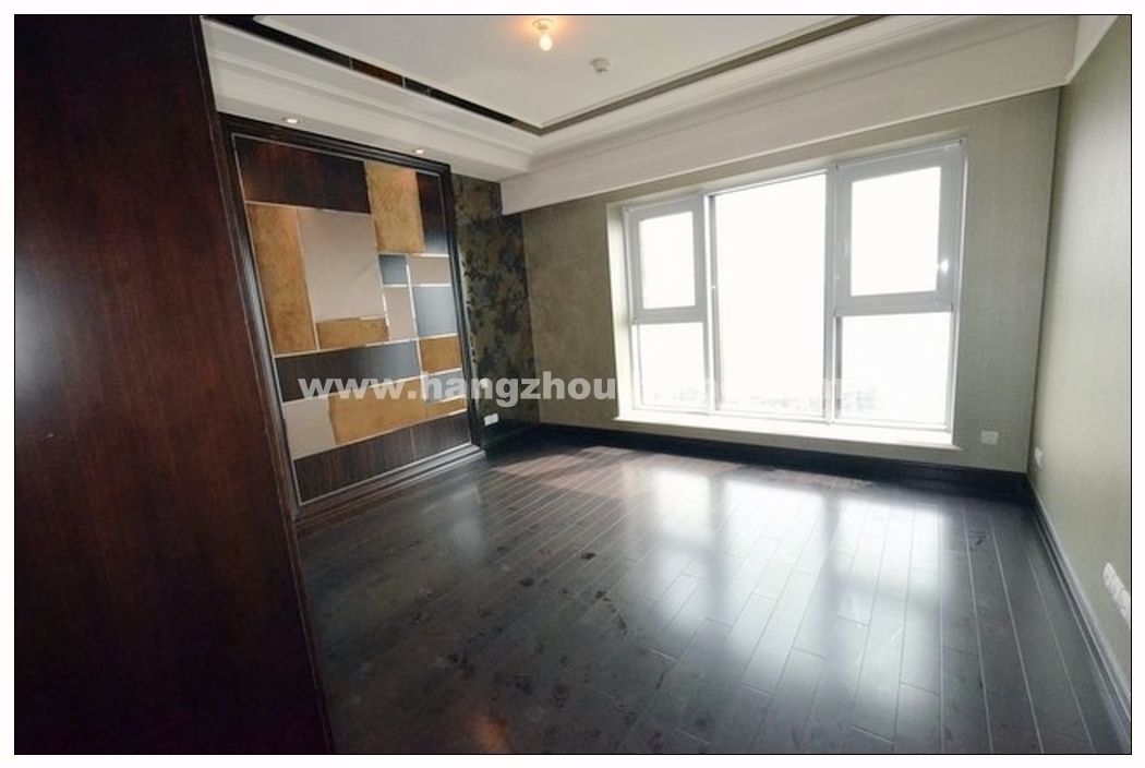 Bedrooms-Master Bedroom