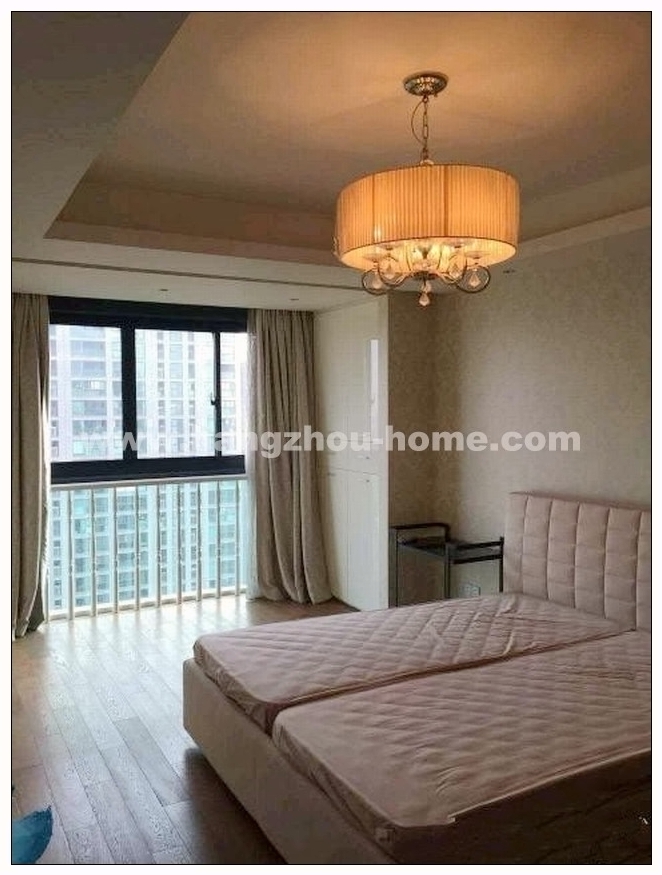 Bedrooms-Master Bedroom