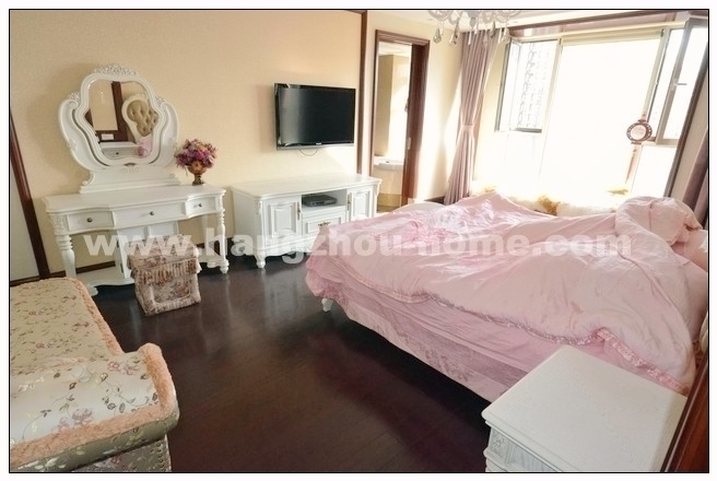 Bedrooms-Master Bedroom