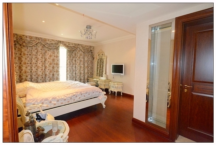 Bedrooms-Master Bedroom
