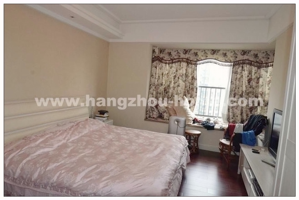 Bedrooms-Master Bedroom
