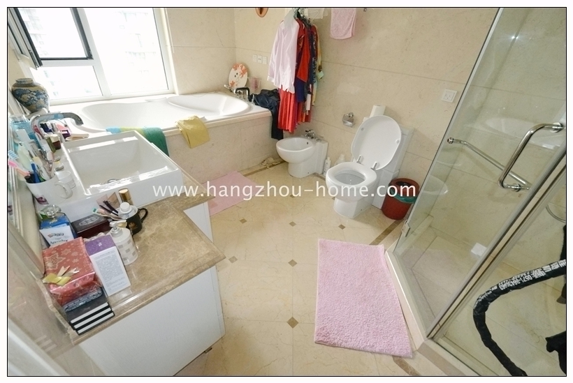 Bathrooms-Master Bathroom