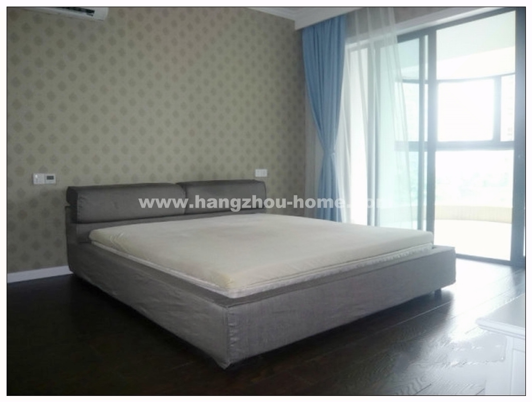 Bedrooms-Master Bedroom