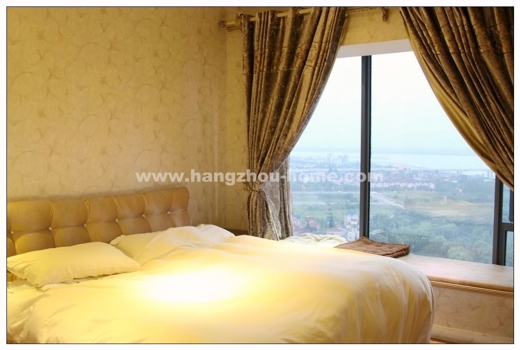 Bedrooms-Master Bedroom