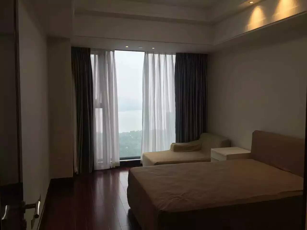 Bedrooms-Master Bedroom