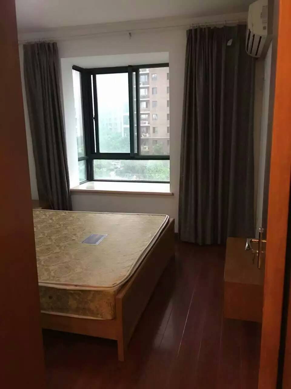 Bedrooms-Master Bedroom