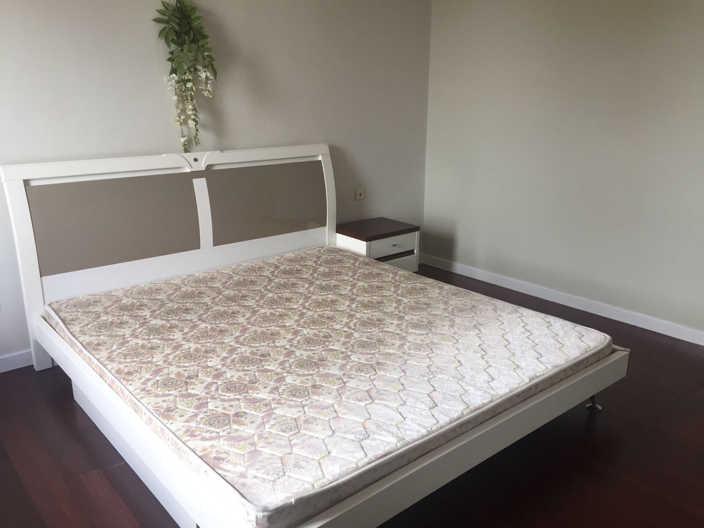 Bedrooms-Master Bedroom