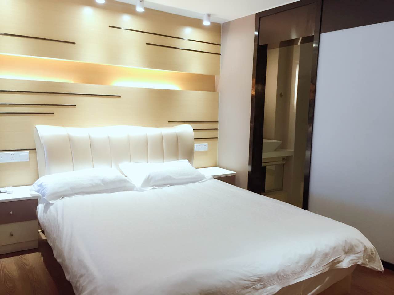 Bedrooms-Master Bedroom