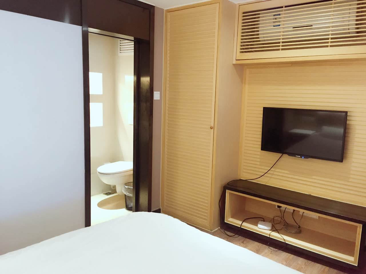 Bedrooms-Master Bedroom