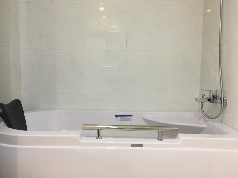 Bathrooms-Master Bathroom