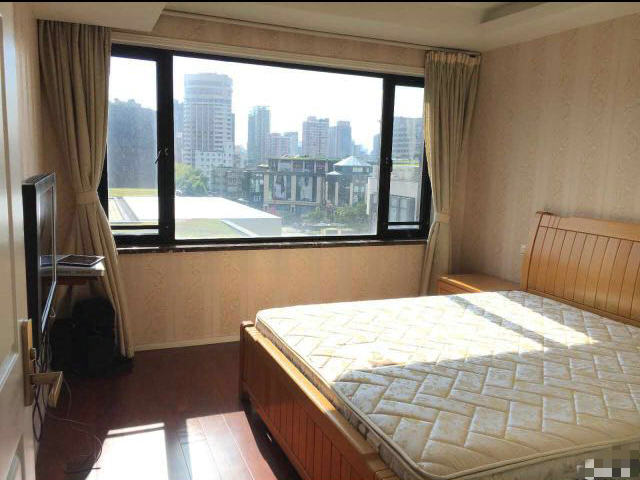 Bedrooms-Master Bedroom