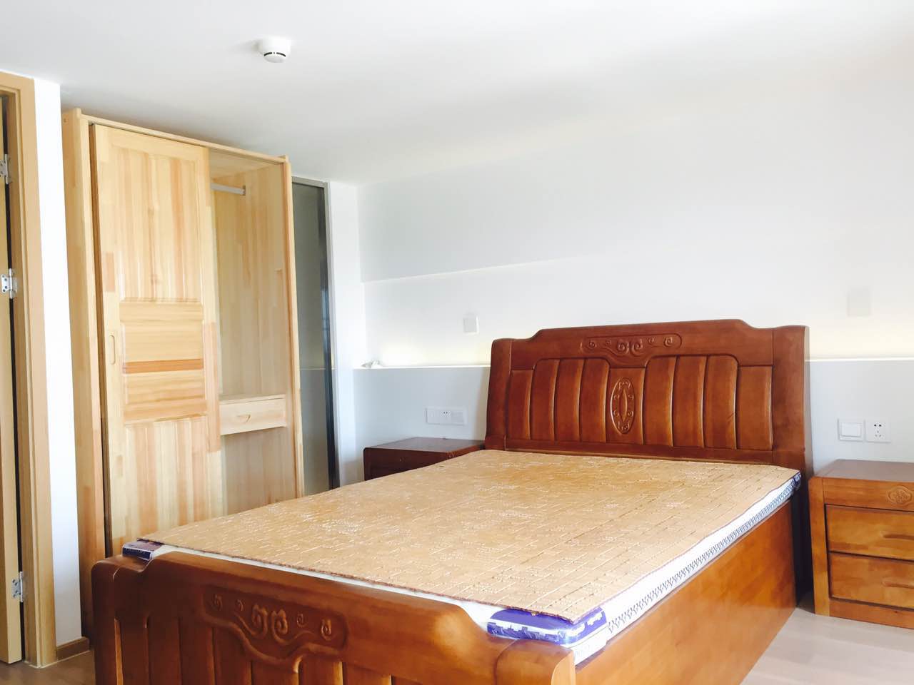 Bedrooms-Master Bedroom