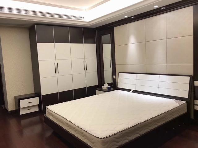 Bedrooms-Master Bedroom