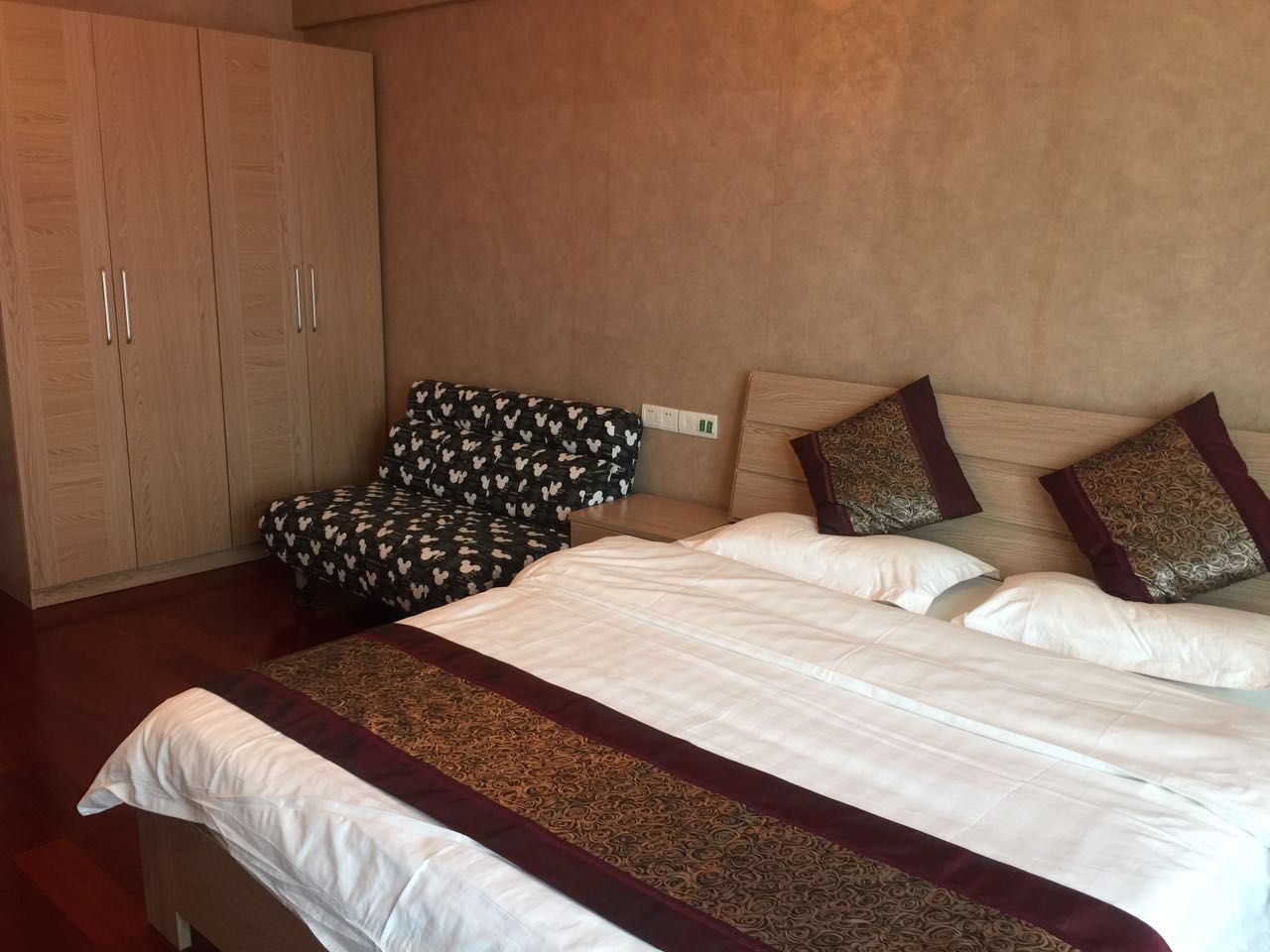 Bedrooms-Master Bedroom