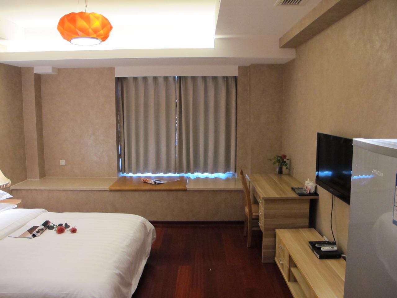 Bedrooms-Master Bedroom