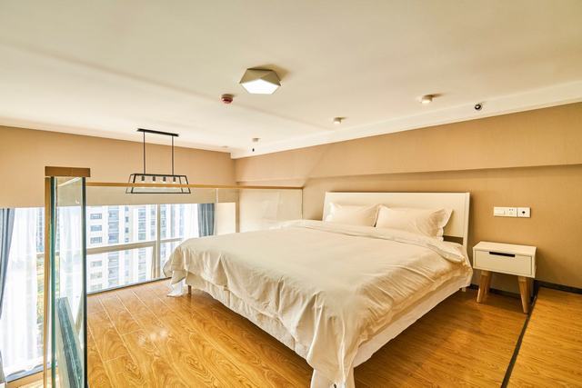 Bedrooms-Master Bedroom