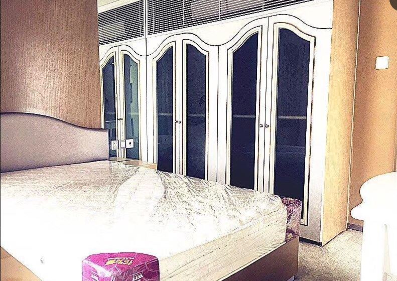Bedrooms-Master Bedroom