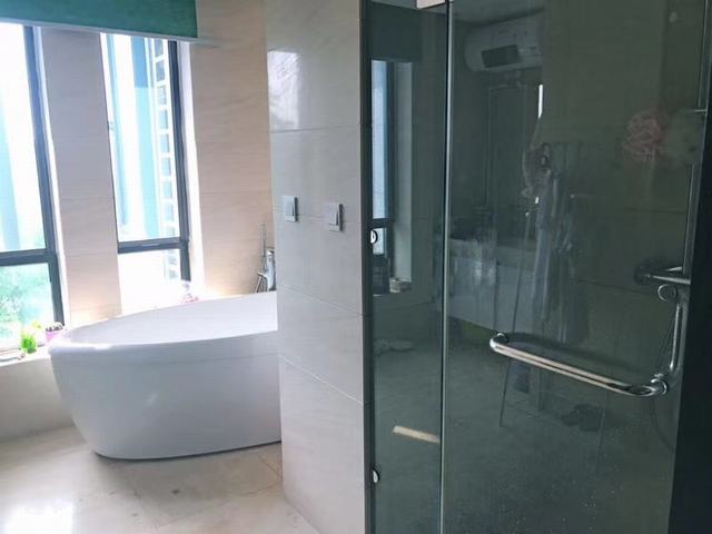 Bathrooms-Master Bathroom